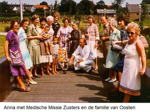 024 - Anna met mm-zusters en fam.v.Oosten Dongen 1977
